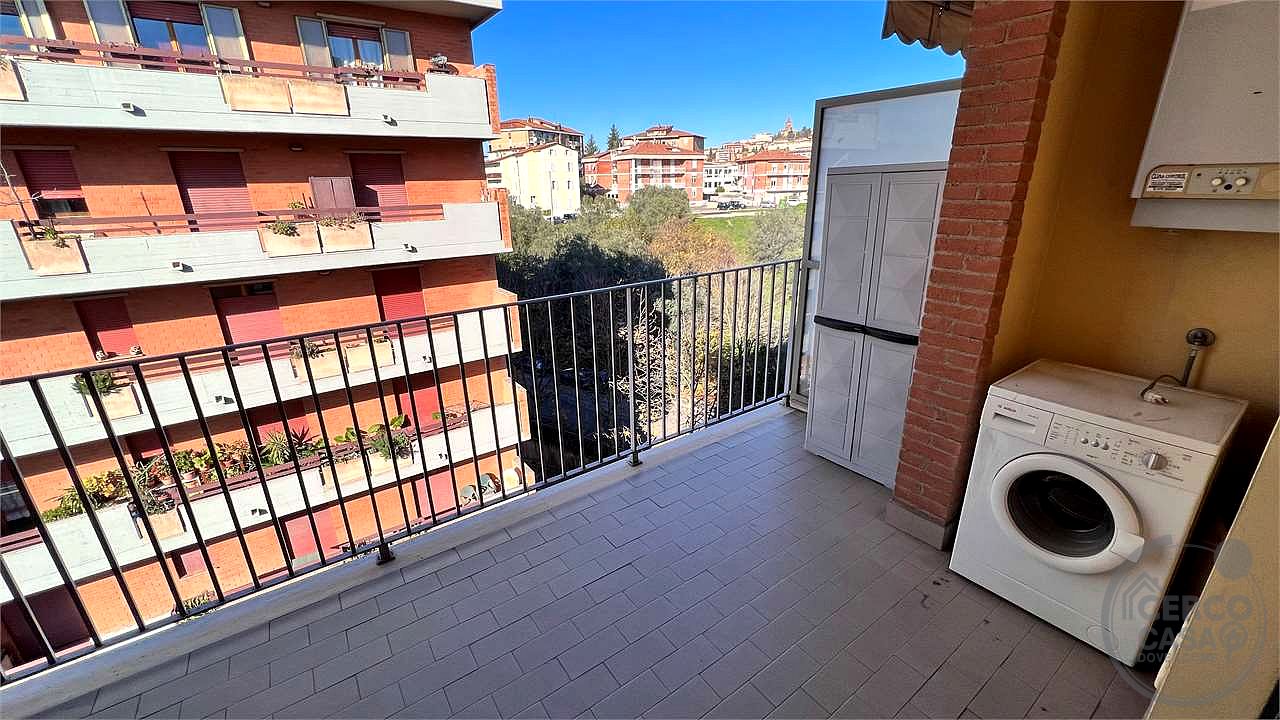 TRILOCALE ARREDATO ZONA FILOSOFI-PALLOTTA