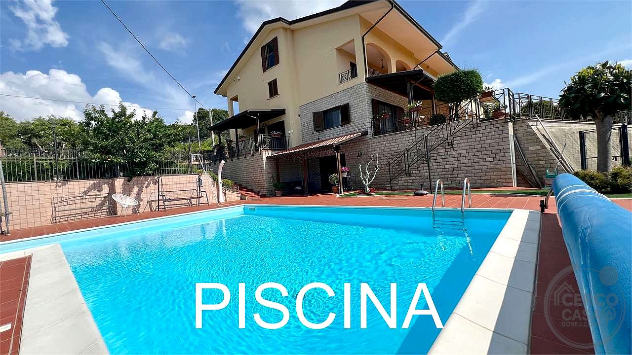 Villa Trifamiliare in Vendita a Perugia (PG)