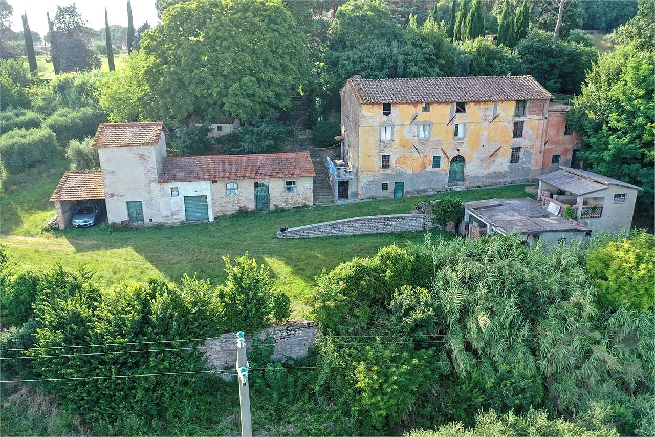 Compendio immobiliare per residenze o attività ricettive