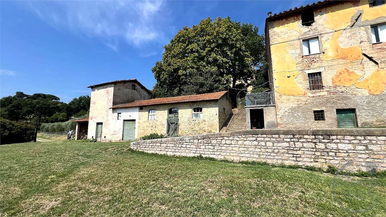 Compendio immobiliare per residenze o attività ricettive