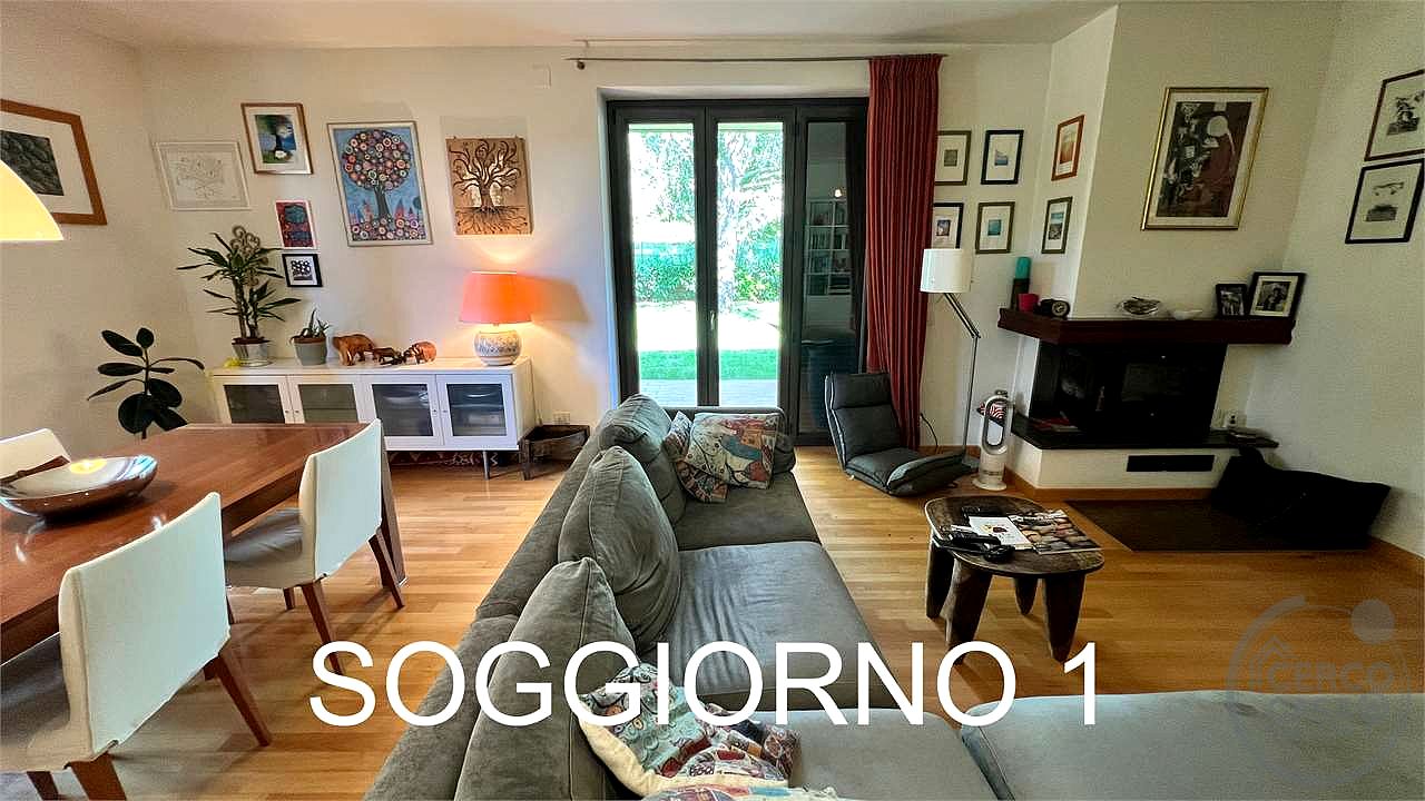 Villa con piscina e campo da tennis