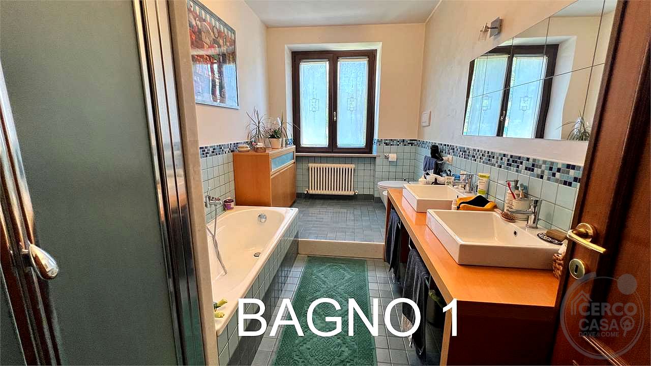 Villa con piscina e campo da tennis