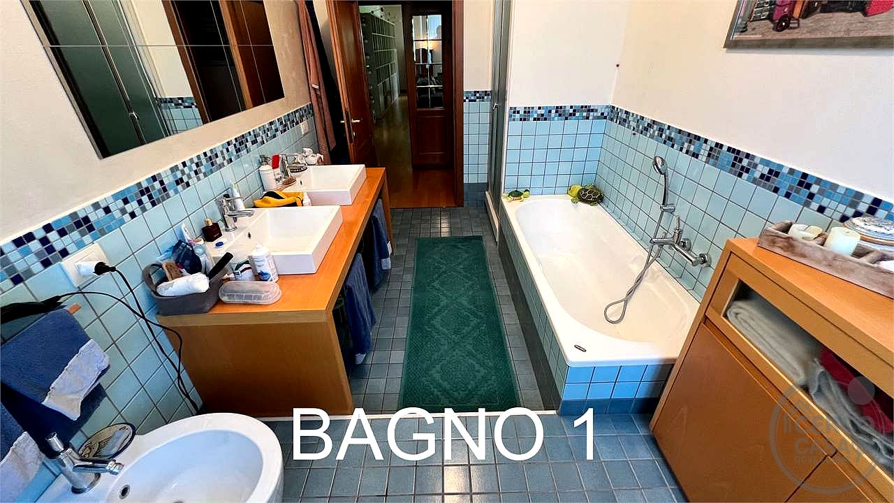 Villa con piscina e campo da tennis