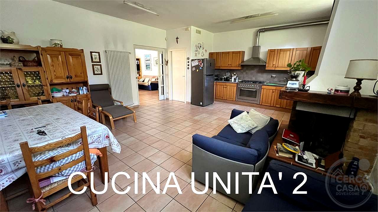 Villa con piscina e campo da tennis