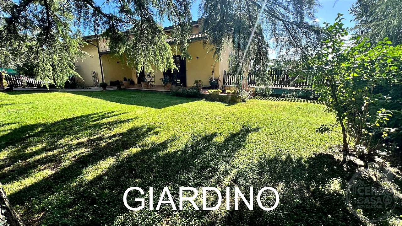 Villa con piscina e campo da tennis