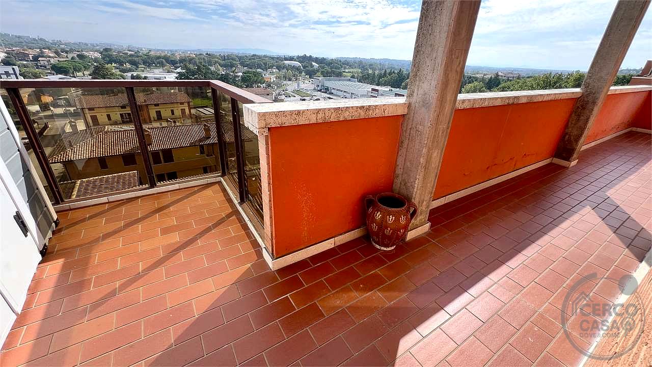 San Mariano attico ristrutturato e parz. Arredato
