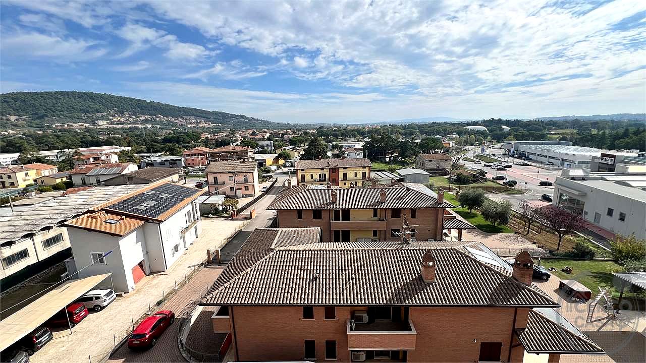 San Mariano attico ristrutturato e parz. Arredato