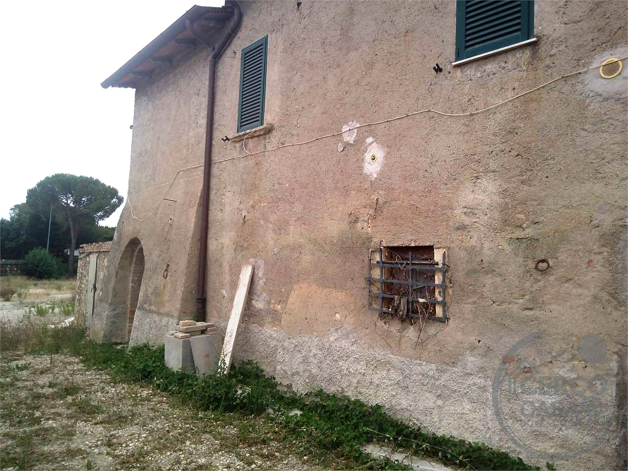 CASALE CON TERRENO EDIFICABILE