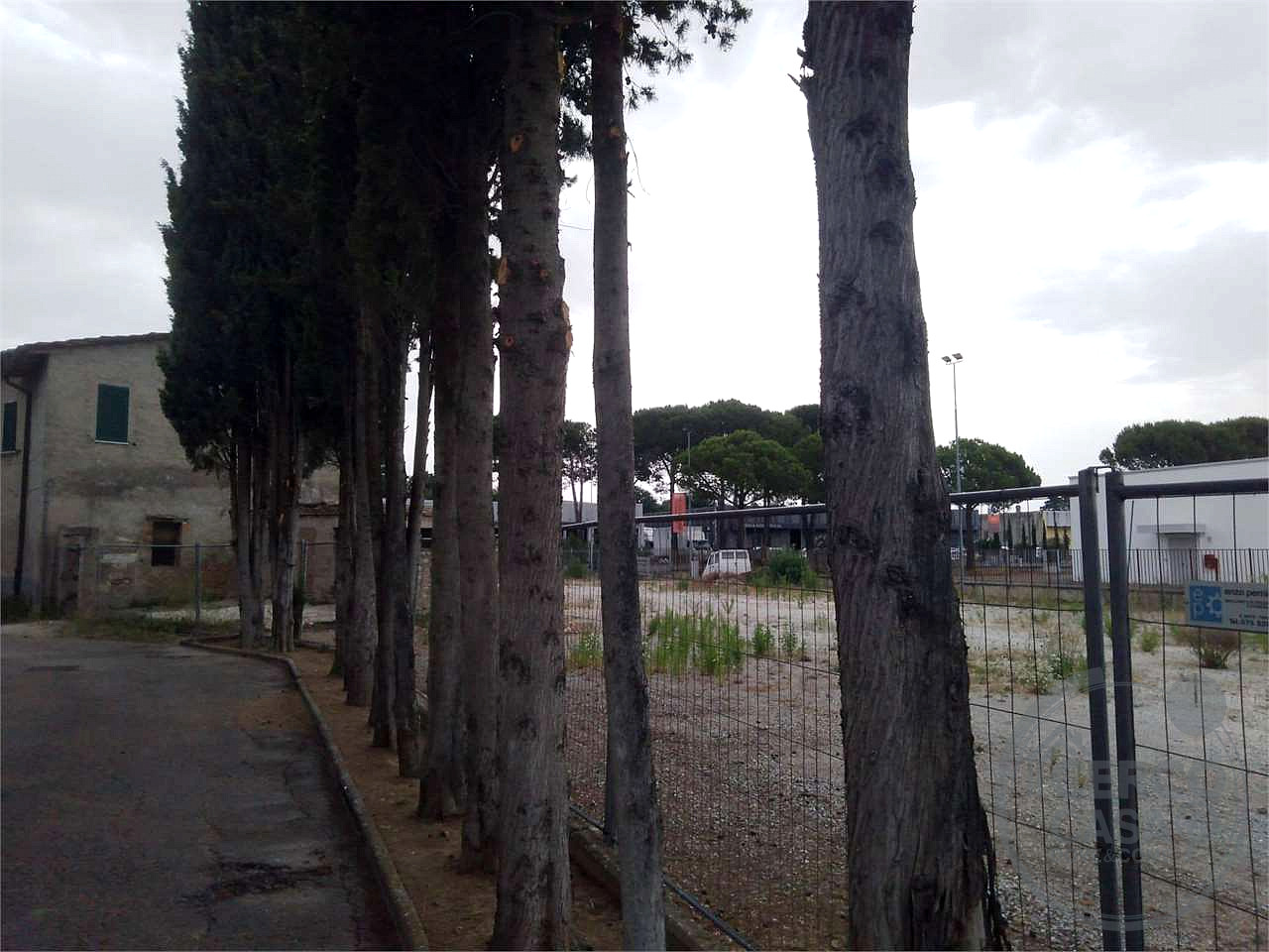 CASALE CON TERRENO EDIFICABILE