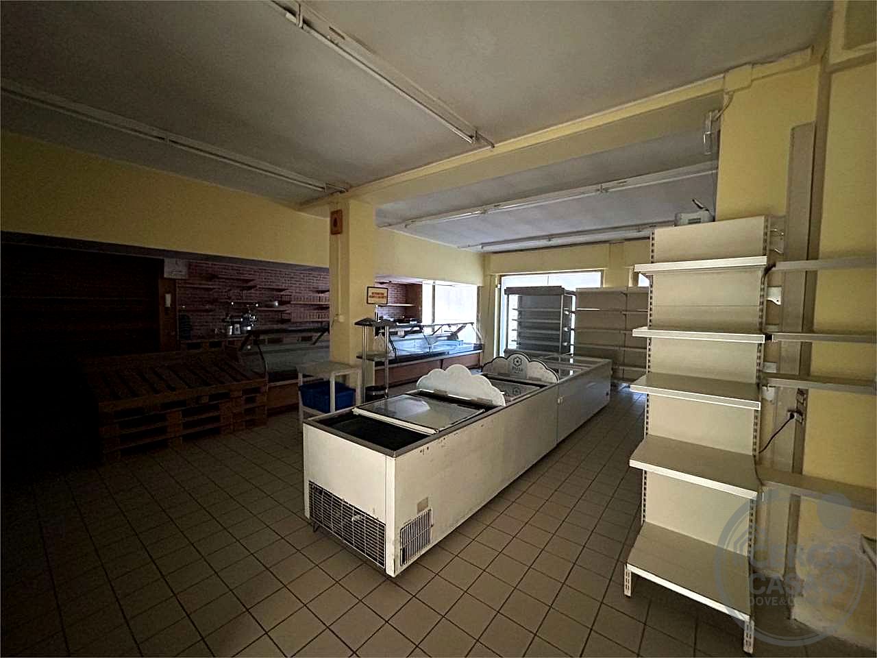Casa del Diavolo: affittiamo locale commerciale 200 mq con parcheggi esclusivi