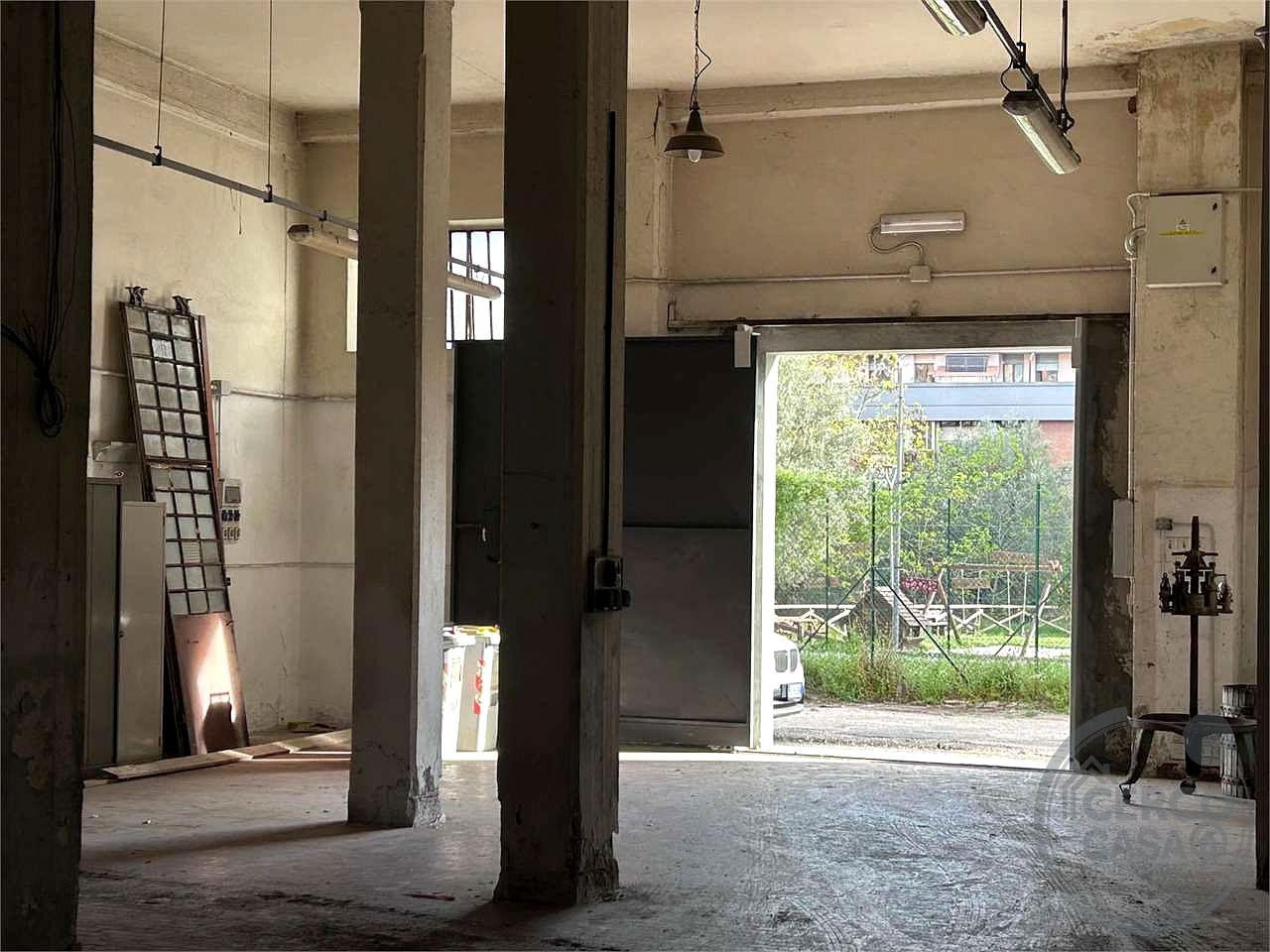 PERUGIA - Elce affittiamo laboratorio 180 mq
