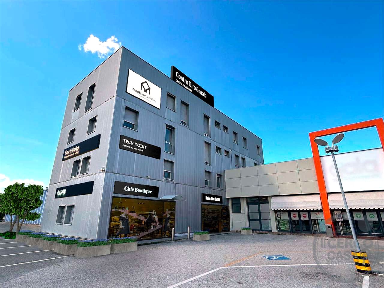 Magione: affittiamo negozio 85 mq piano terra