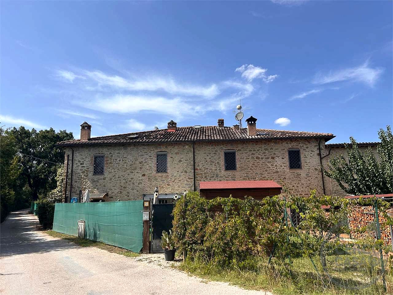 Capanne: Porzione di casale 80 mq ingresso indipendente e giardino privato