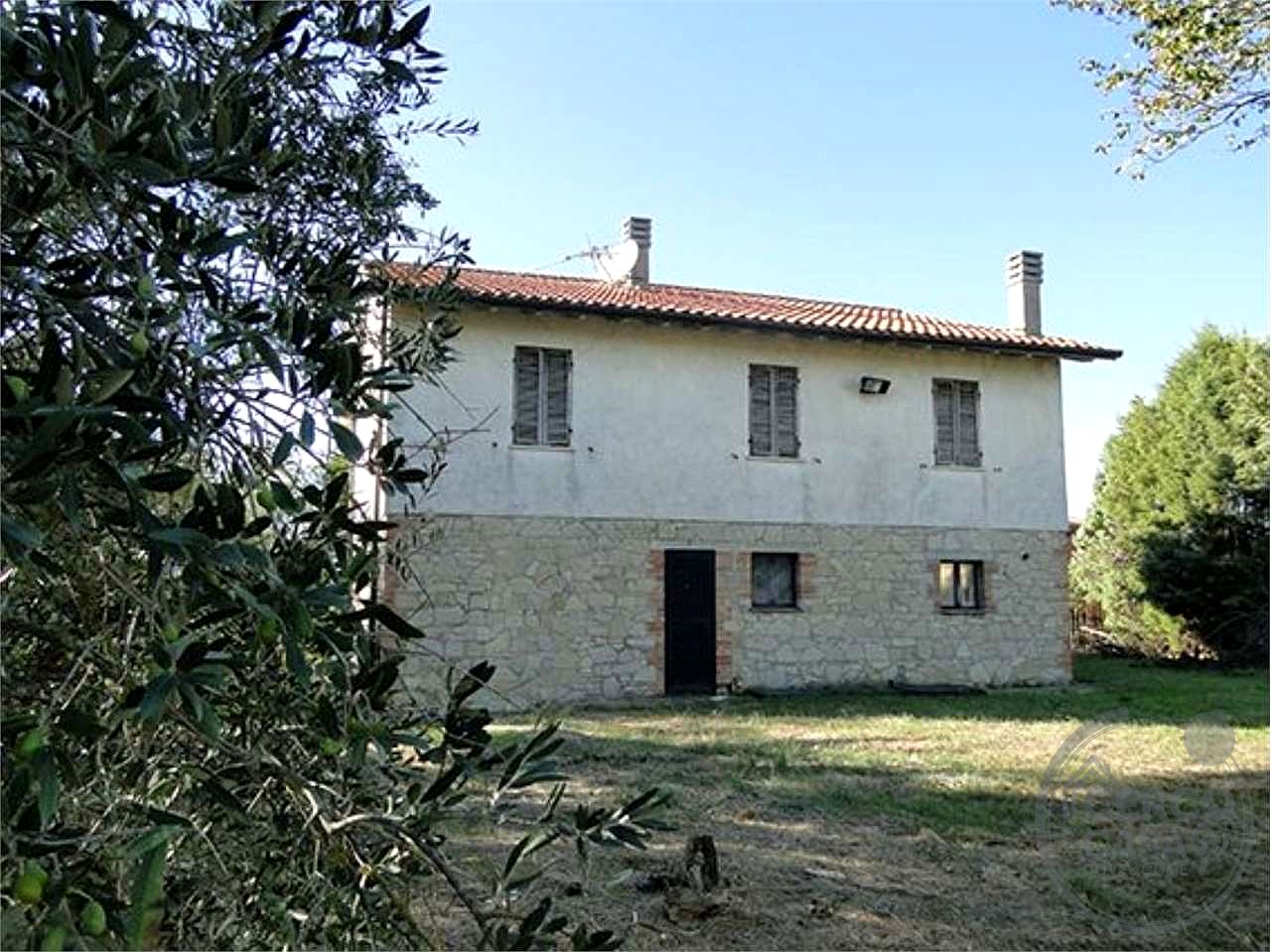 TODI - ILCI - CASA INDIPENDENTE CON GIARDINO