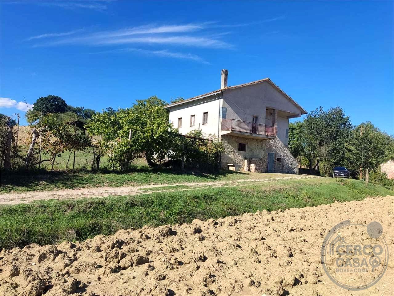 TODI - COLLEVALENZA - CASA INDIPENDENTE CON CORTE