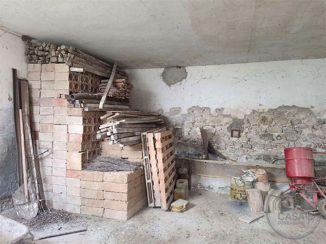 TODI - COLLEVALENZA - CASA INDIPENDENTE CON CORTE