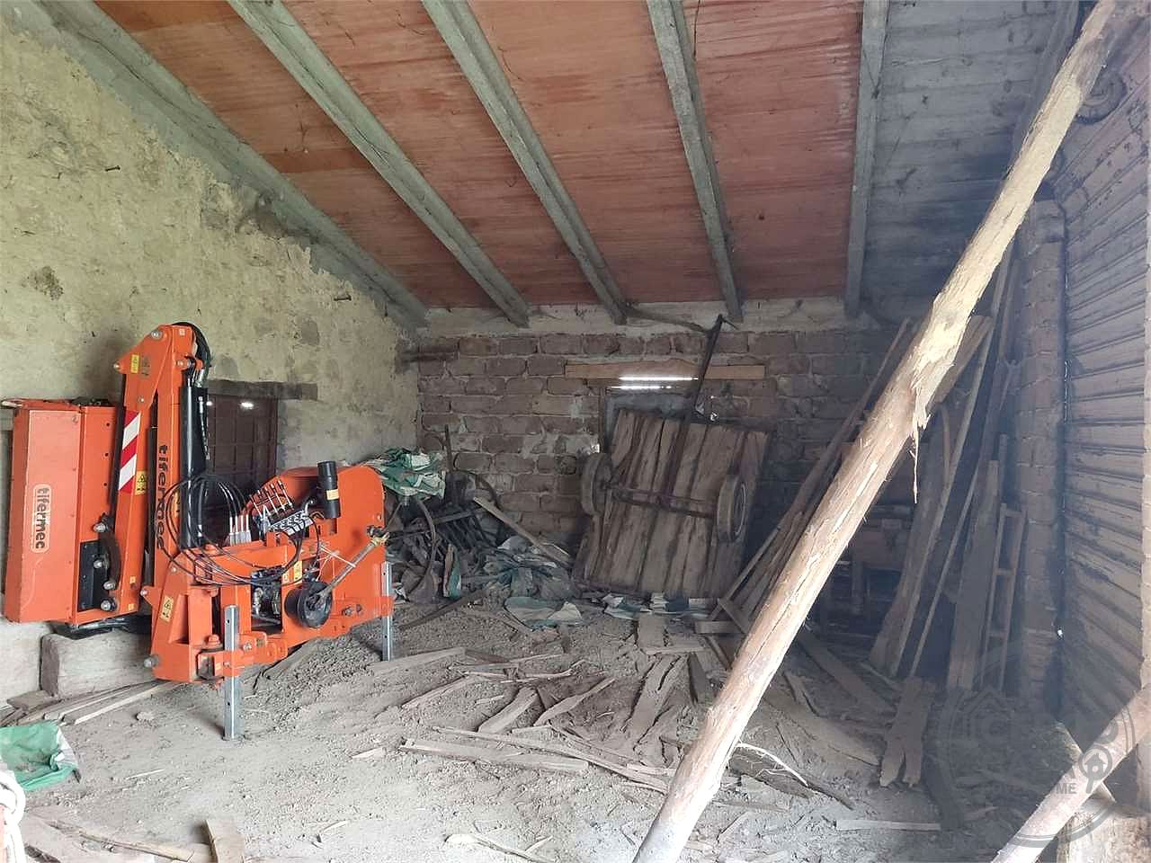 TODI - COLLEVALENZA - CASA INDIPENDENTE CON CORTE