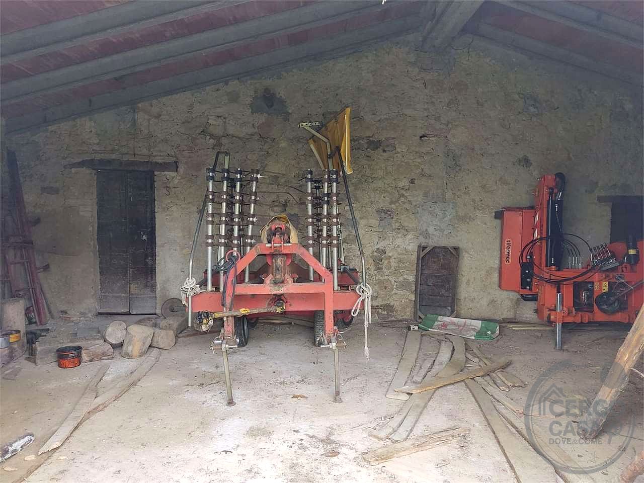 TODI - COLLEVALENZA - CASA INDIPENDENTE CON CORTE