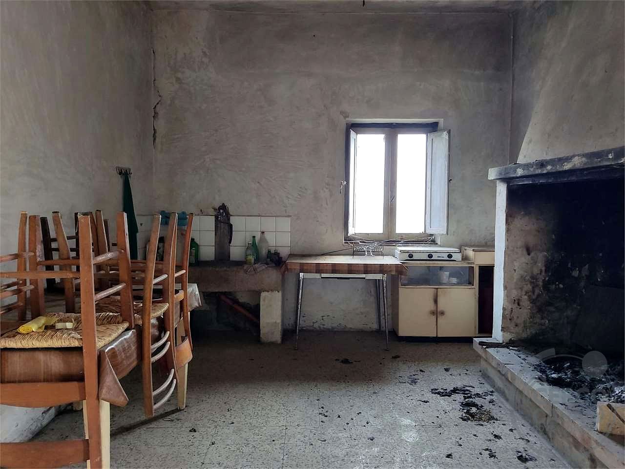 TODI - COLLEVALENZA - CASA INDIPENDENTE CON CORTE