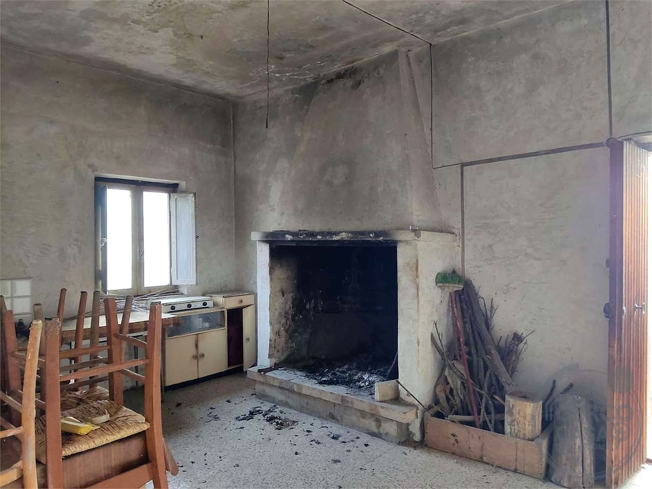 TODI - COLLEVALENZA - CASA INDIPENDENTE CON CORTE