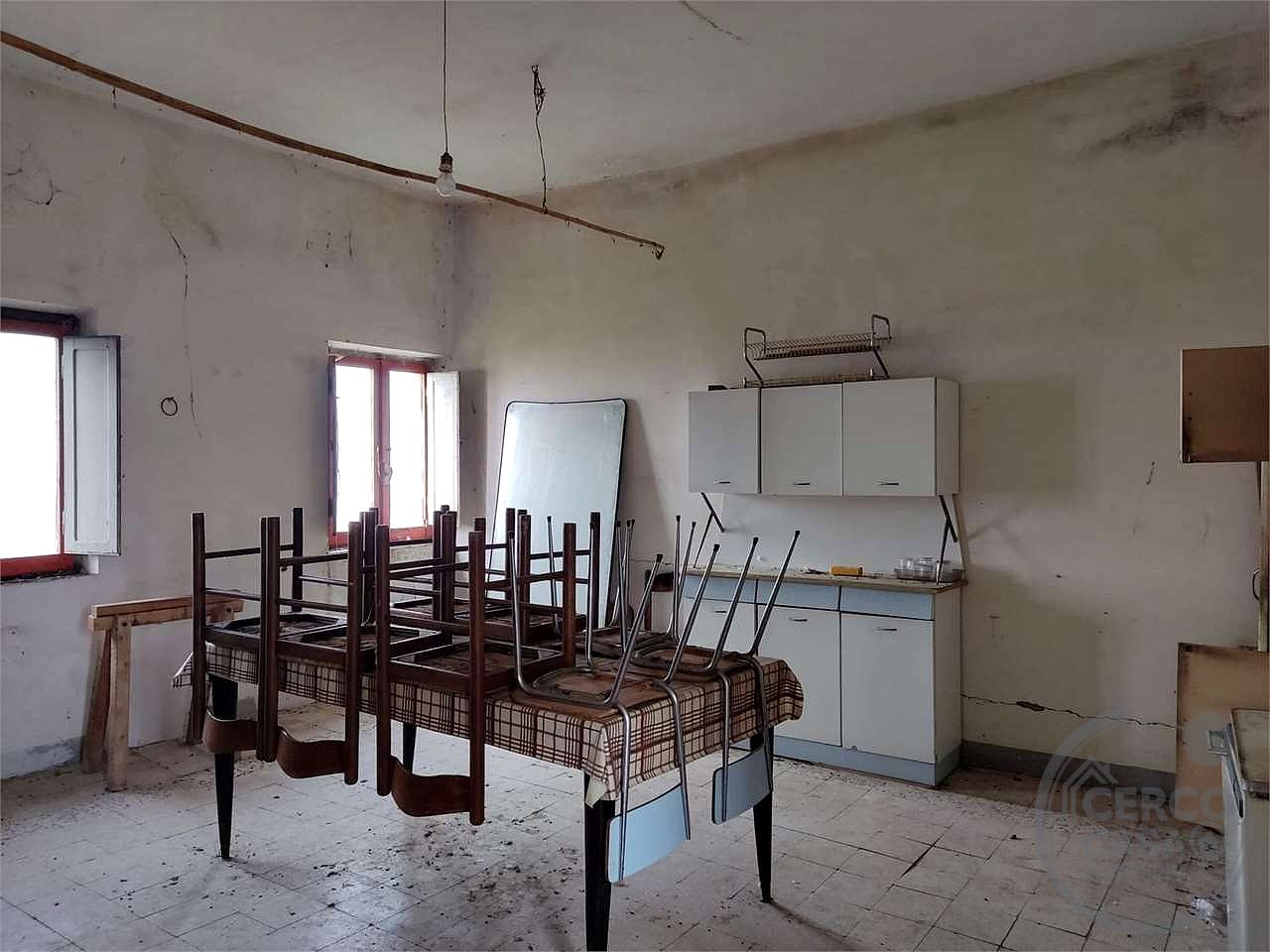 TODI - COLLEVALENZA - CASA INDIPENDENTE CON CORTE