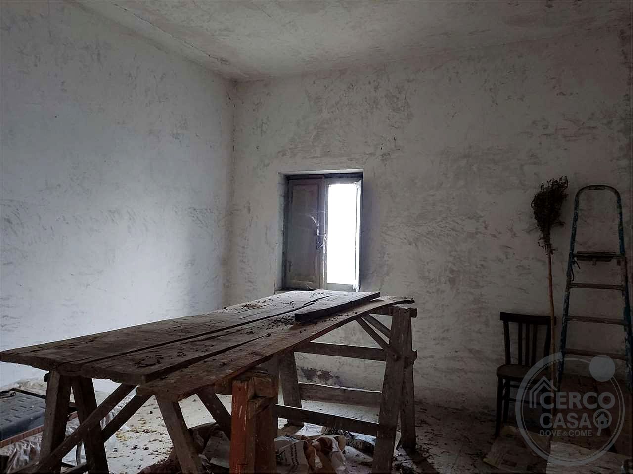 TODI - COLLEVALENZA - CASA INDIPENDENTE CON CORTE
