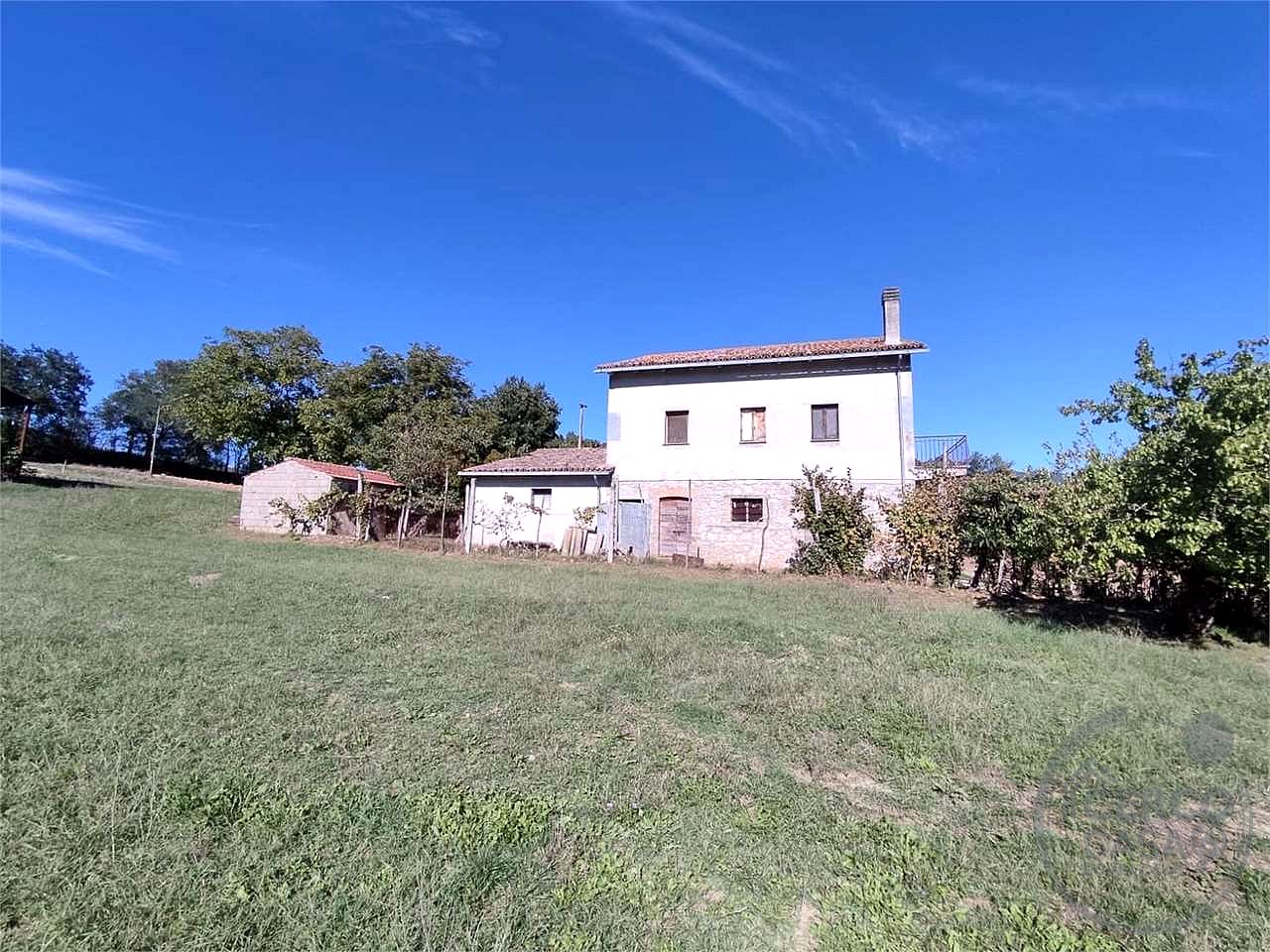 TODI - COLLEVALENZA - CASA INDIPENDENTE CON CORTE