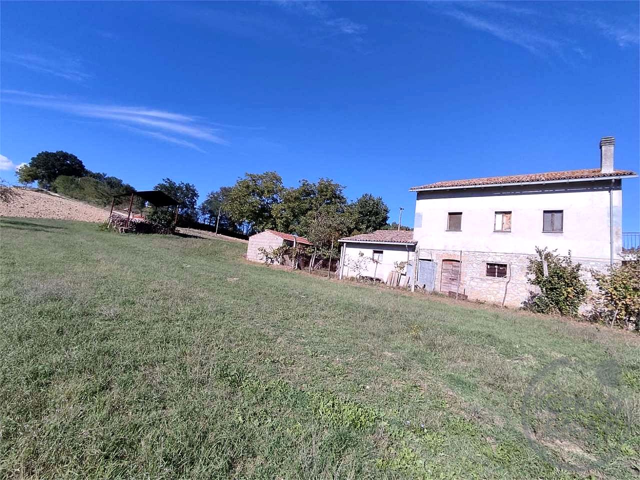 TODI - COLLEVALENZA - CASA INDIPENDENTE CON CORTE