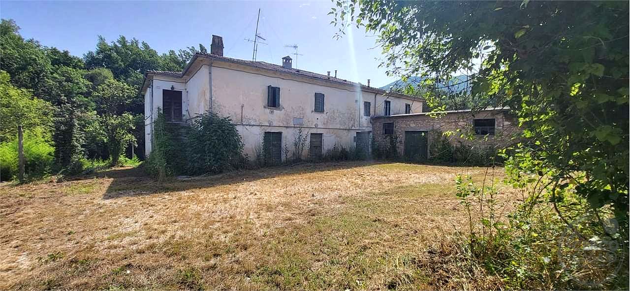 ACQUASPARTA - CASALE CON TERRENO