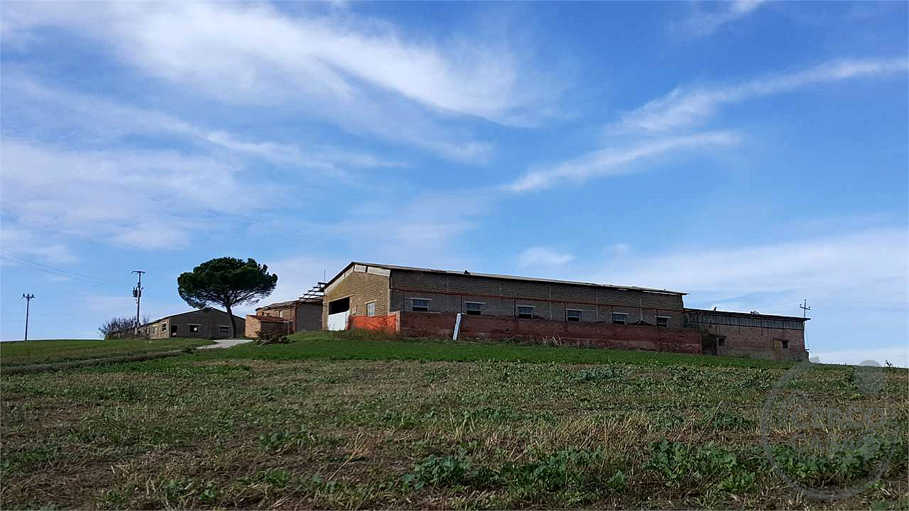 Marsciano casale da ristrutturare collinare panoramico