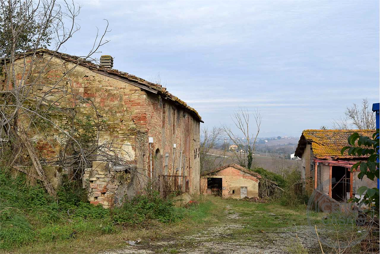 Marsciano casale da ristrutturare collinare panoramico