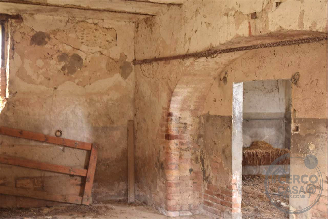 Marsciano casale da ristrutturare collinare panoramico