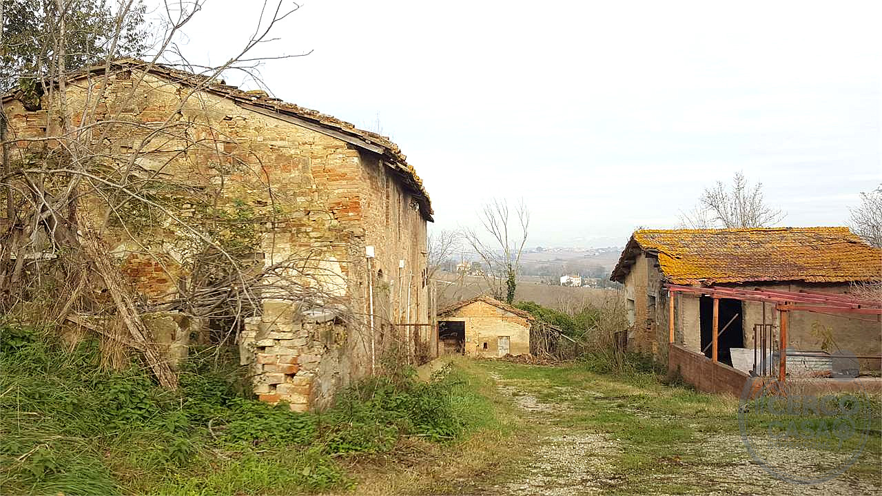 Marsciano casale da ristrutturare collinare panoramico