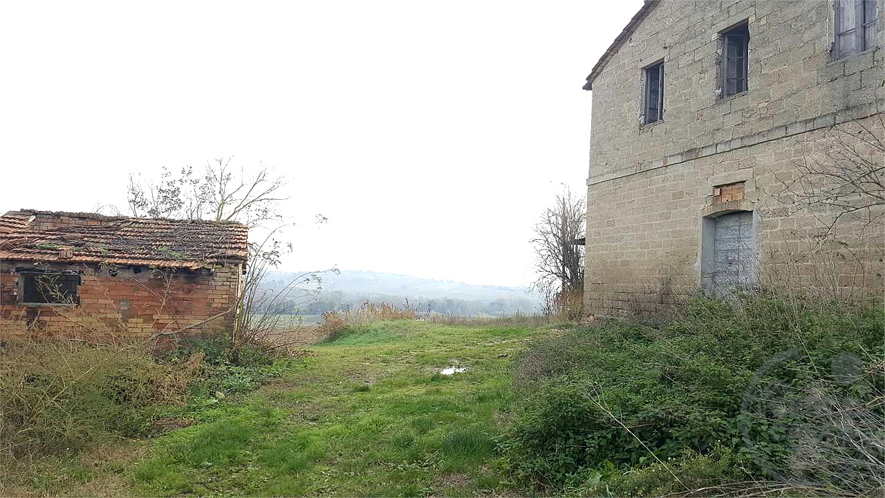 Marsciano casale da ristrutturare collinare panoramico
