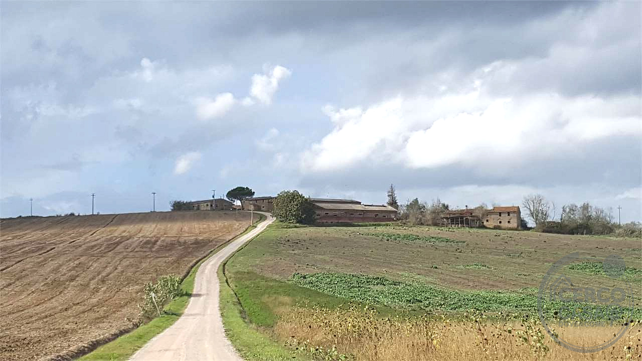 Marsciano casale da ristrutturare collinare panoramico