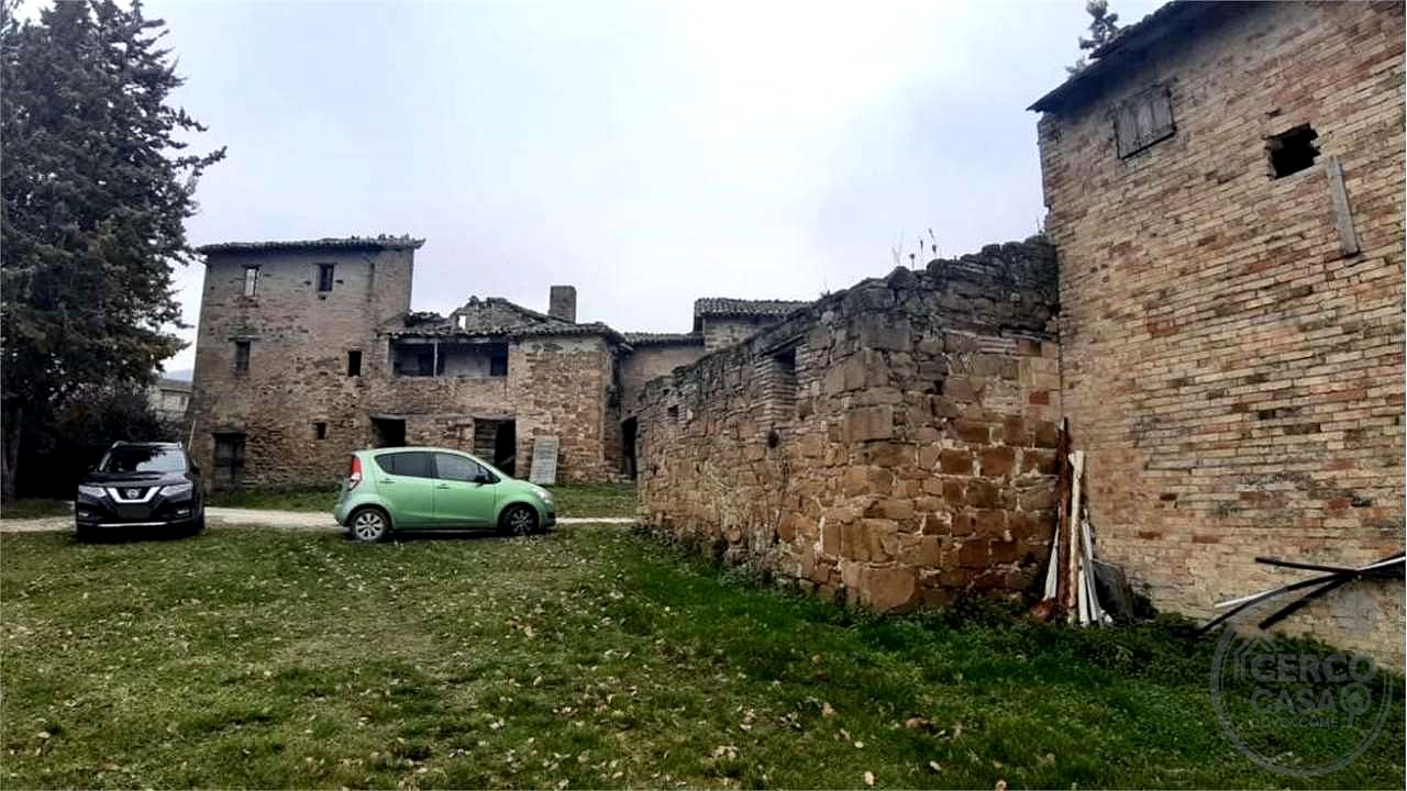 ASSISI - CASALE CON TERRENO