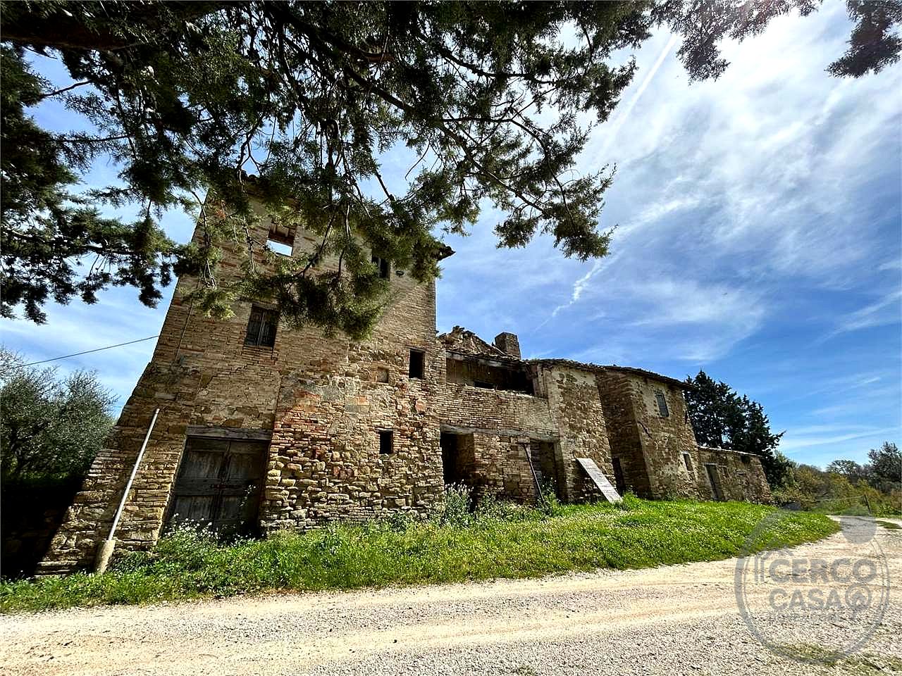ASSISI - CASALE CON TERRENO