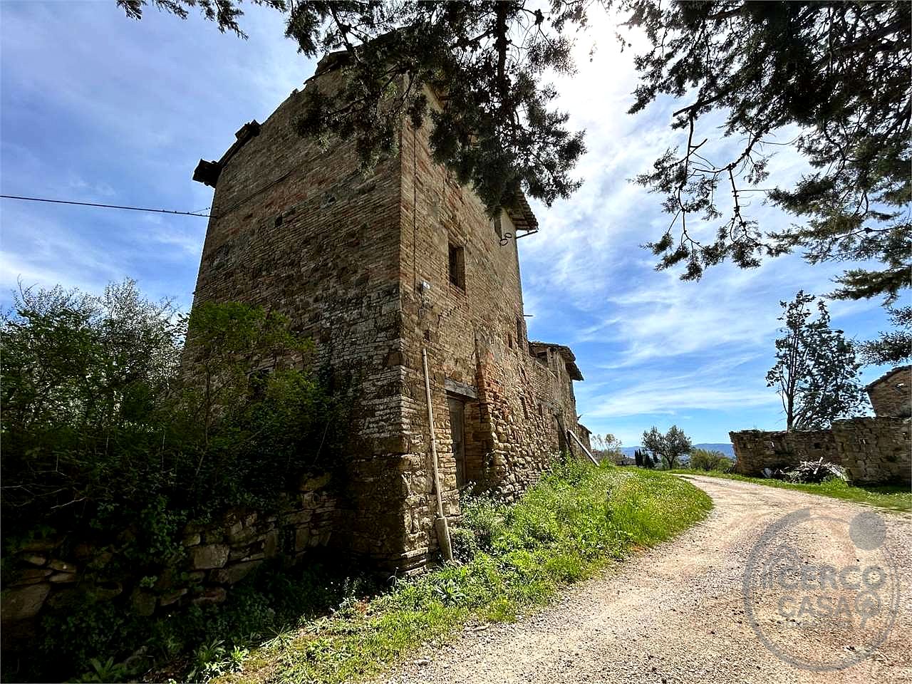 ASSISI - CASALE CON TERRENO