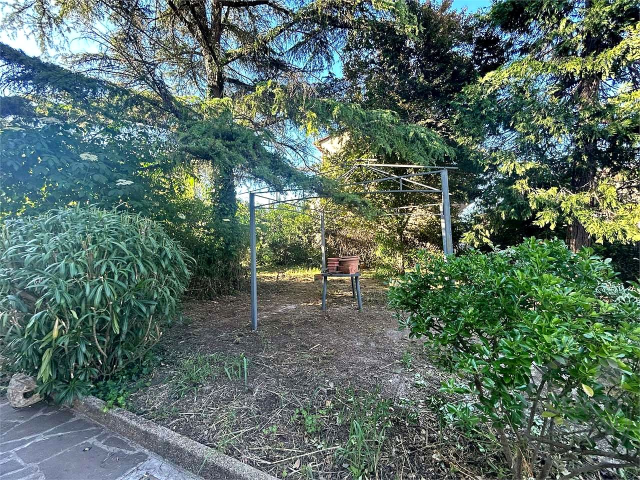 BASTIA: CASA INDIPENDENTE CON GIARDINO ESCLUSIVO