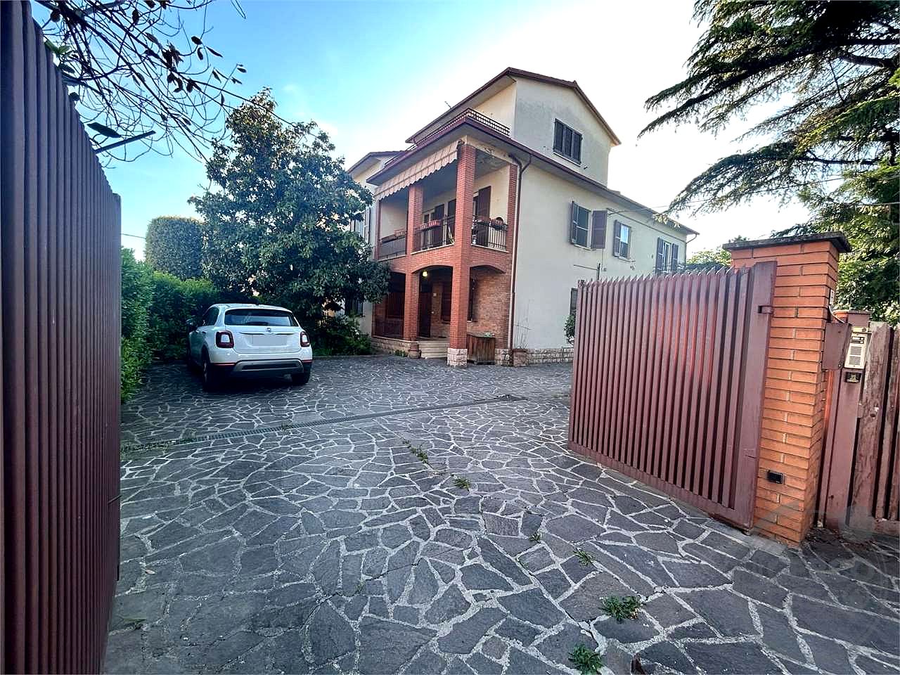 BASTIA: CASA INDIPENDENTE CON GIARDINO ESCLUSIVO