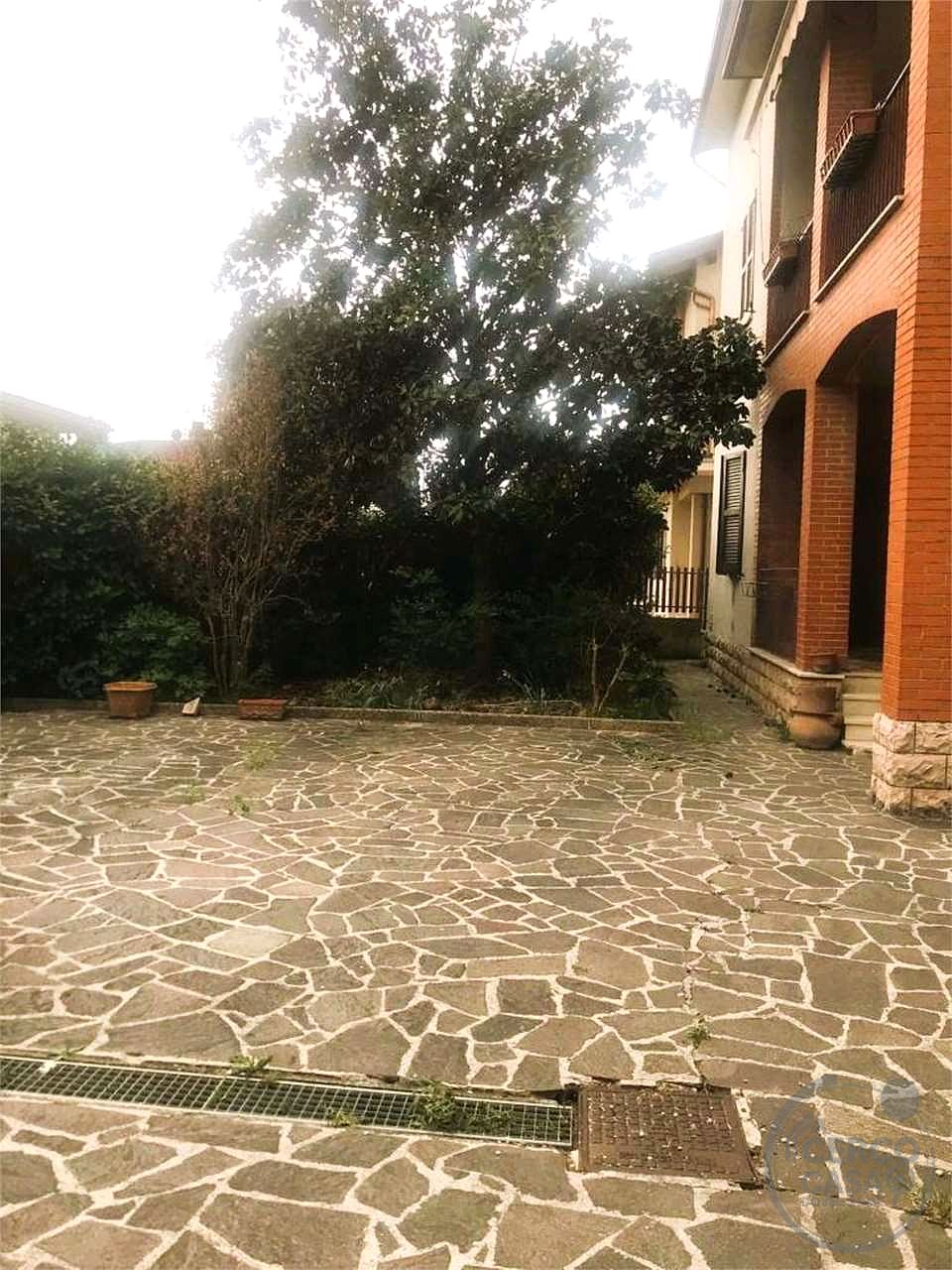BASTIA: CASA INDIPENDENTE CON GIARDINO ESCLUSIVO