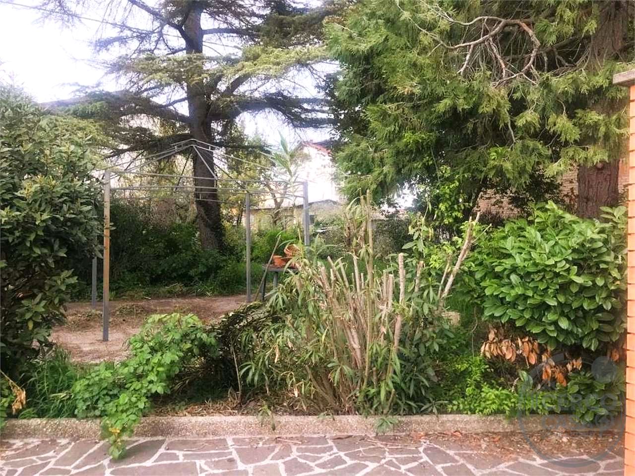 BASTIA: CASA INDIPENDENTE CON GIARDINO ESCLUSIVO