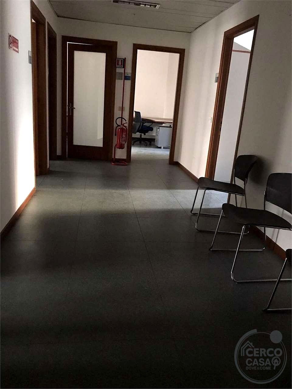 PERUGIA - CENTRALE: UFFICIO ARREDATO