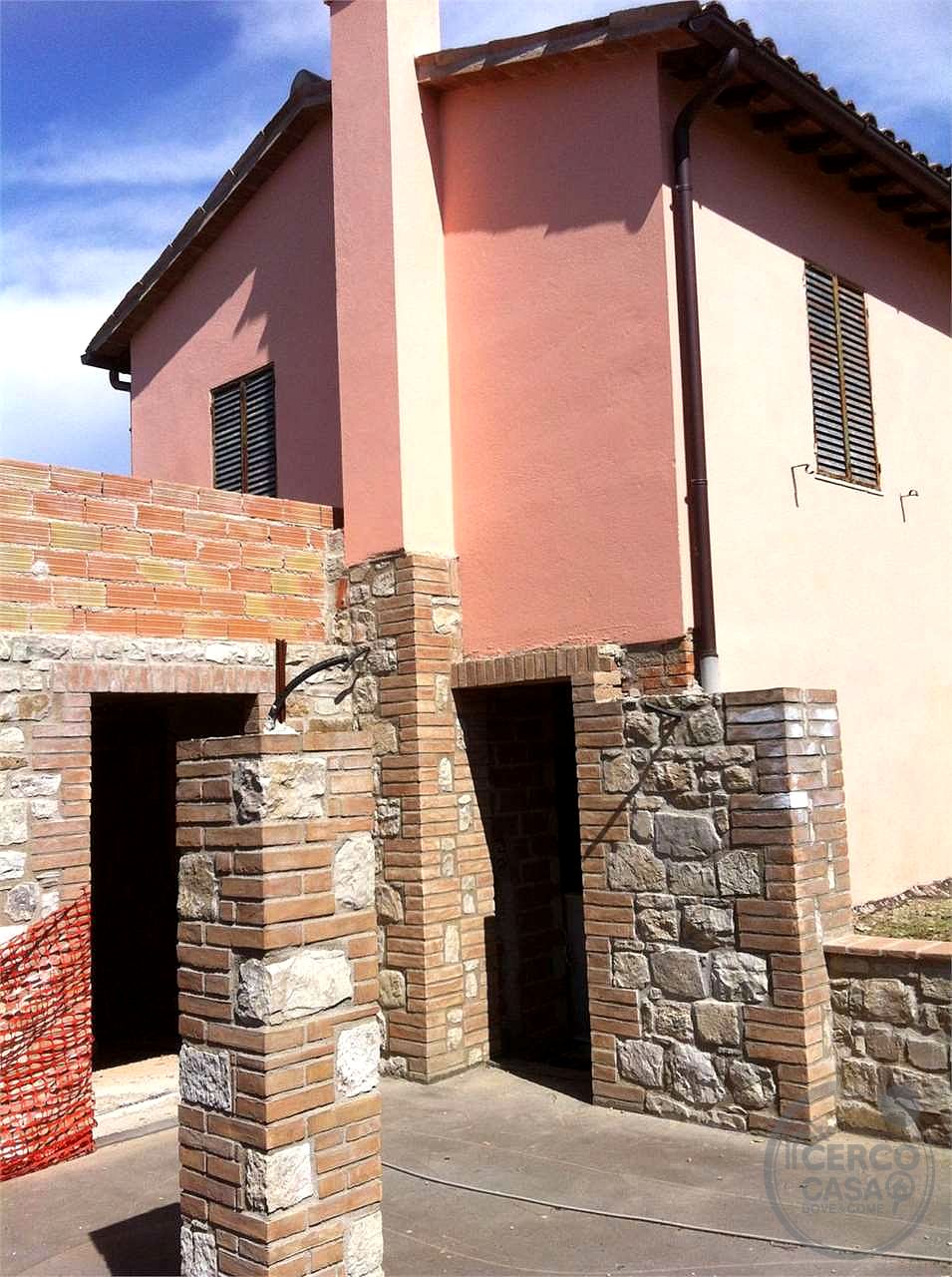 ASPROLI:CIELO-TERRA CON GIARDINO E CORTE ESCLUSIVA