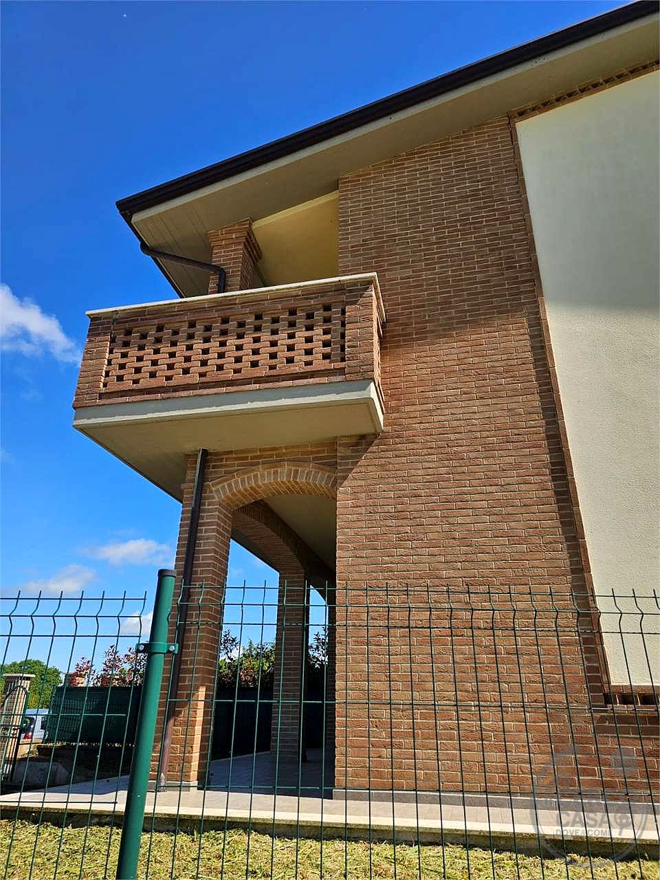 GUALDO CATTANEO - SAN TERENZIANO - VILLA A SCHIERA
