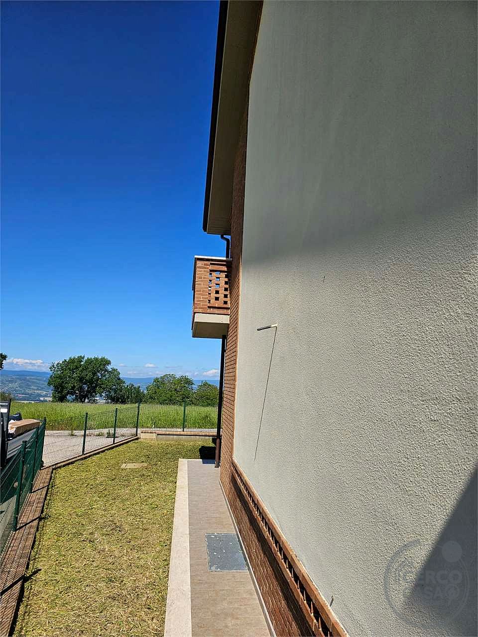 GUALDO CATTANEO - SAN TERENZIANO - VILLA A SCHIERA