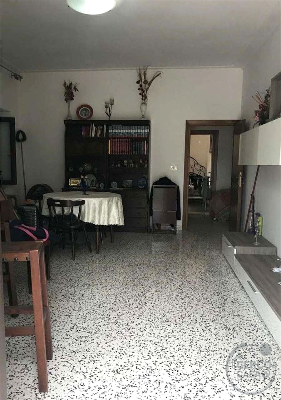 SPELLO - PORZIONE DI CASALE CON GIARDINO