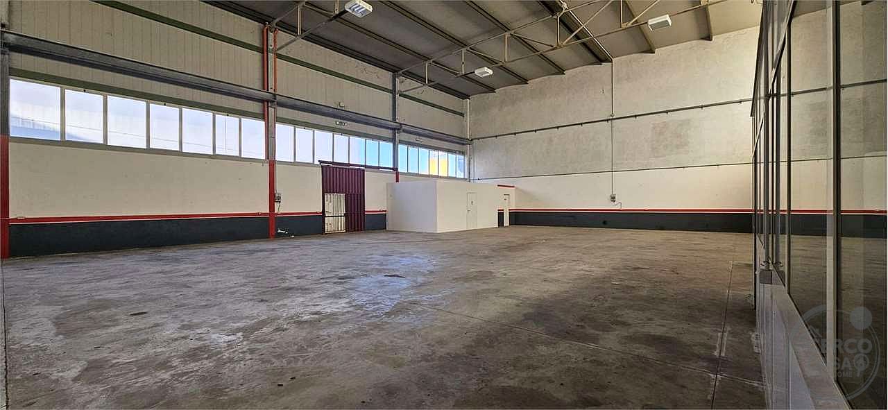 TODI - PIAN DI PORTO: CAPANNONE INDUSTRIALE