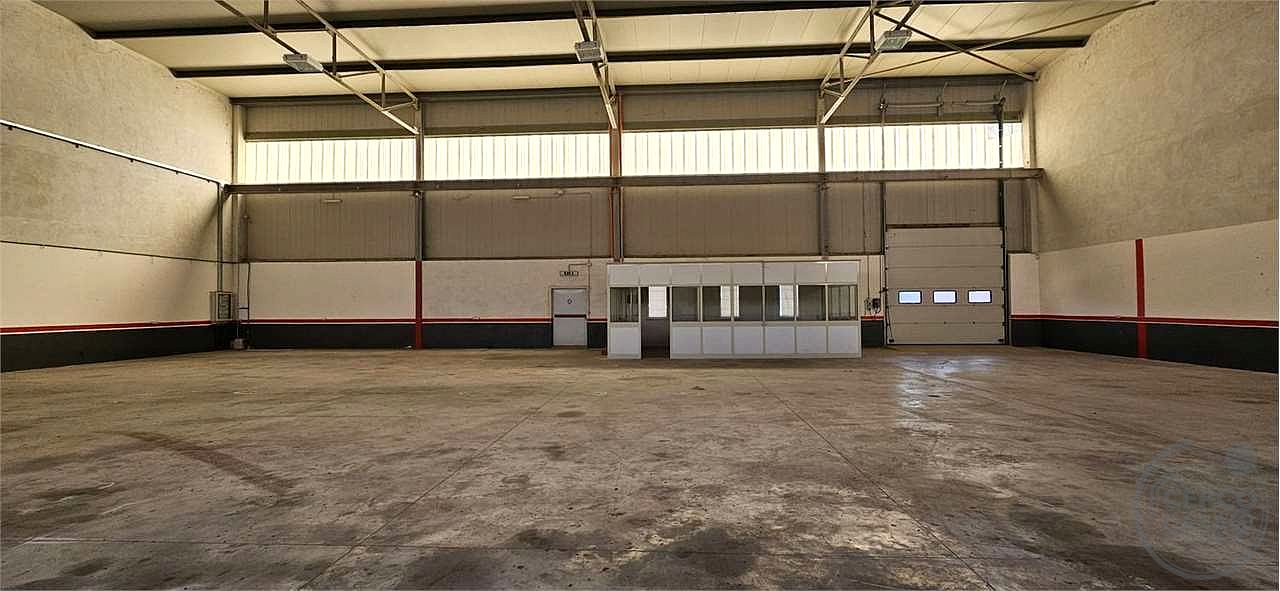 TODI - PIAN DI PORTO: CAPANNONE INDUSTRIALE