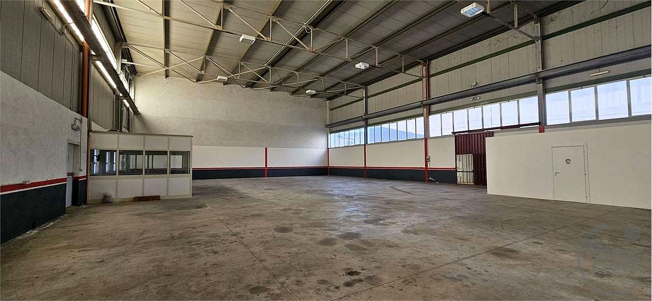 TODI - PIAN DI PORTO: CAPANNONE INDUSTRIALE